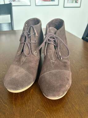TOMS Women's Brown Suede Kala Desert Wedge Lace Up Ankle Booties Size 9